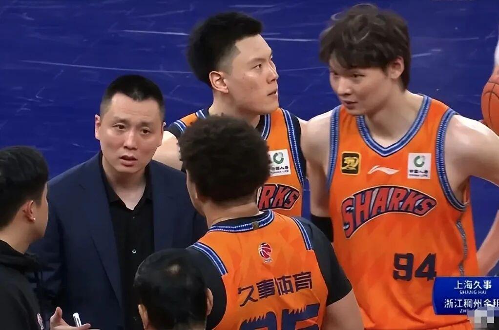火箭两年合同签下签湖人后场大闸，他们并没有使用全额中产特例？