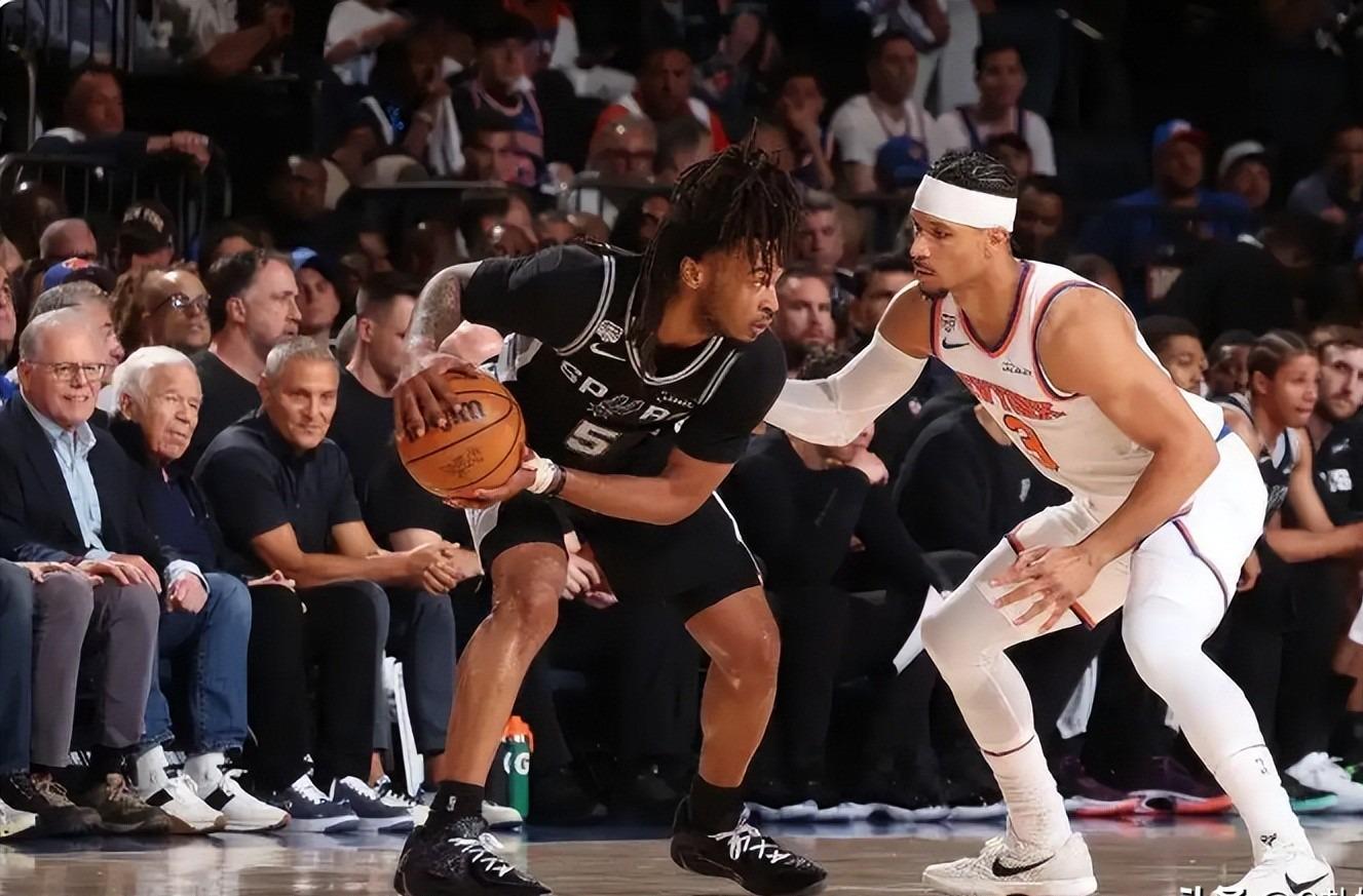 米兰体育布伦森独扛45分!尼克斯时隔53年再捧NBA总冠军奖杯