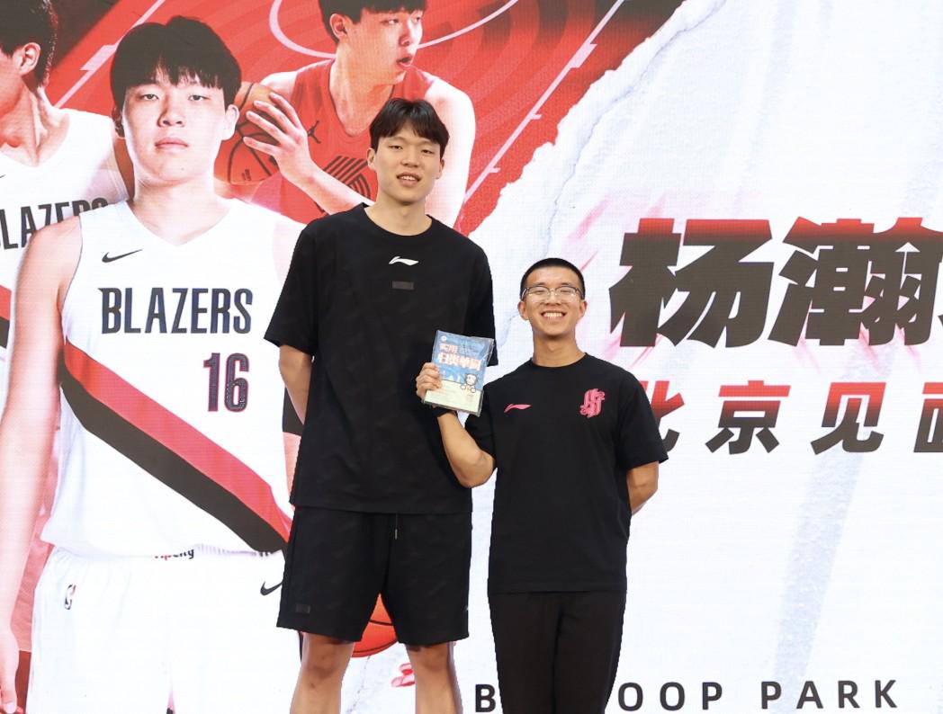 下手太重了,17岁少年在尼克斯打马刺总决赛G4后遇袭陷入昏迷