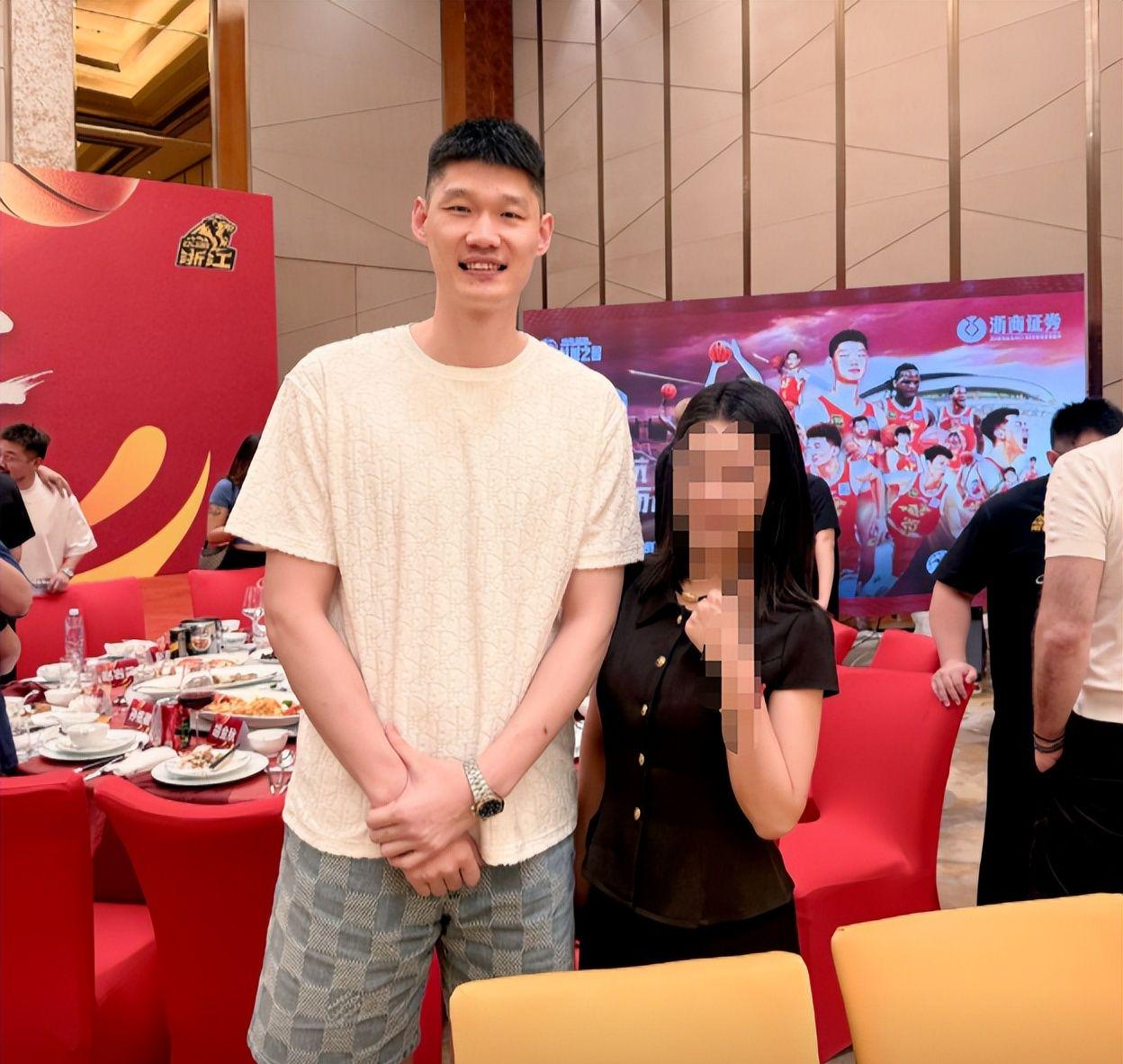 开拓者如何引进布朗?美媒晒三方交易框架 杨瀚森或迎来FMVP队友