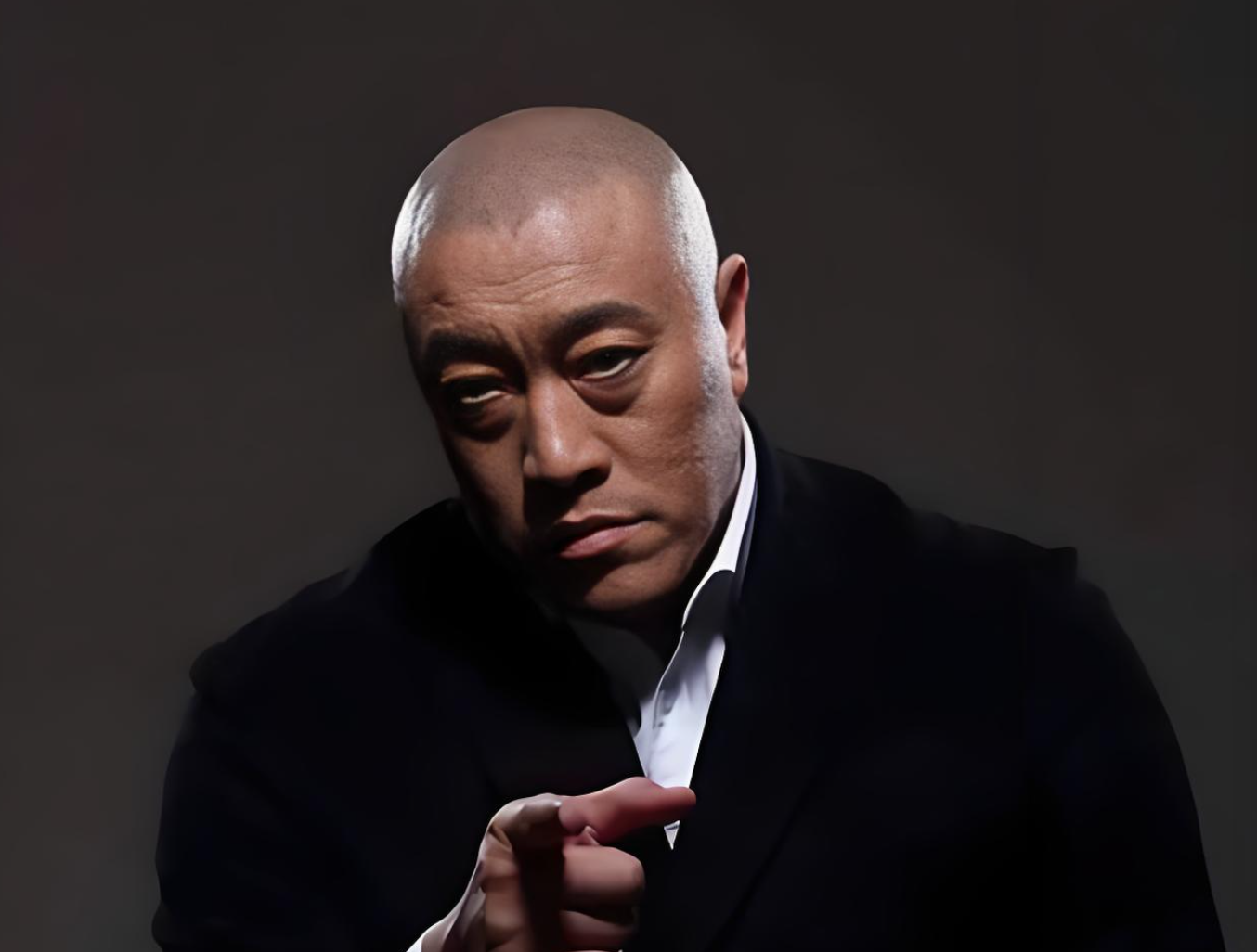 米兰体育场均28+7+5,火箭追29岁巨星前锋,拆队甩卖不划算!不如静观其变