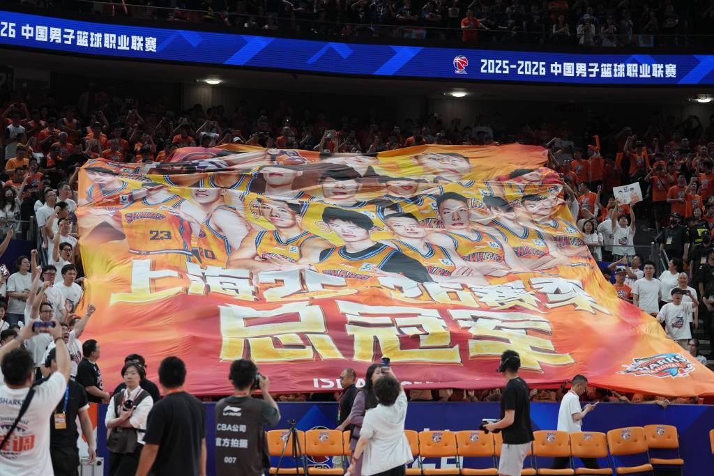米兰体育绝妙，湖人队新阵容被NBA评论员比尔·西蒙斯起绰号“Snowtime”