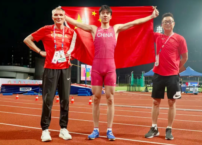 记者:费内巴切仍在和曼城谈阿克转会费,预计700万+150万镑