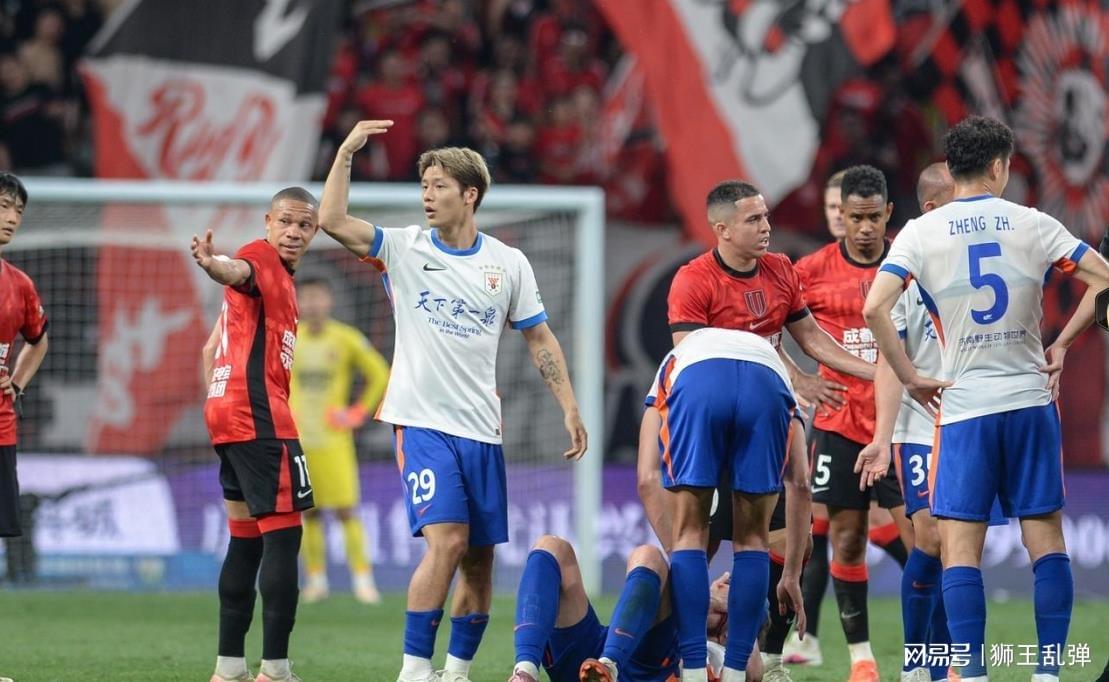 力压沙特门将奥韦斯，巴尔韦德当选FIFA全场最佳球员